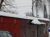 Na Osiedlu Północ w Bielsku Podlaskim dachy garaży uginają się pod ciężarem zalegającego śniegu