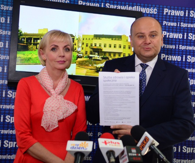 Anna Kwiecień i Andrzej Kosztowniak przedstawili listę wydatków na służbę zdrowia w latach 2007-2014.