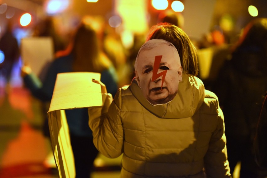 Strajk kobiet w Gliwicach: Jaki kraj, taki halloween....
