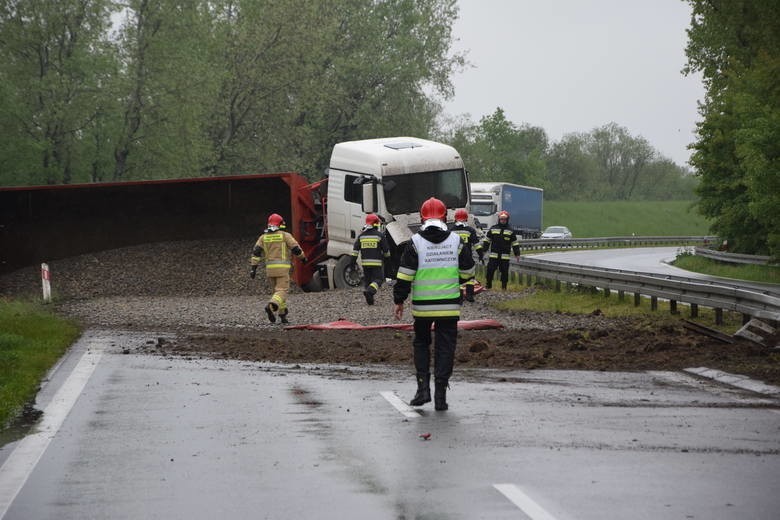 Tragiczny wypadek na Wisłostradzie w Tarnobrzegu. Nie żyje  roczne dziecko [ZDJĘCIA]