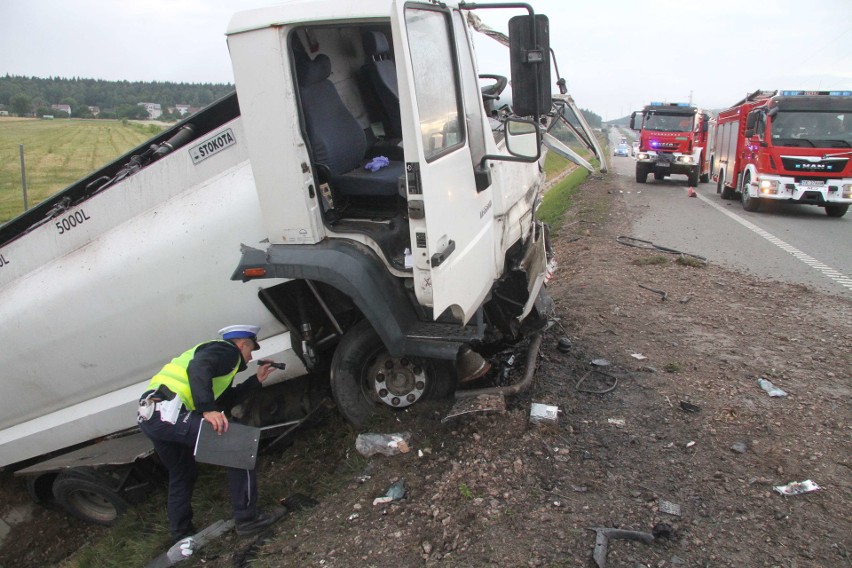 Wypadek na obwodnicy Kielc w Szewcach. Dwie ciężarówki roztrzaskane po zderzeniu 