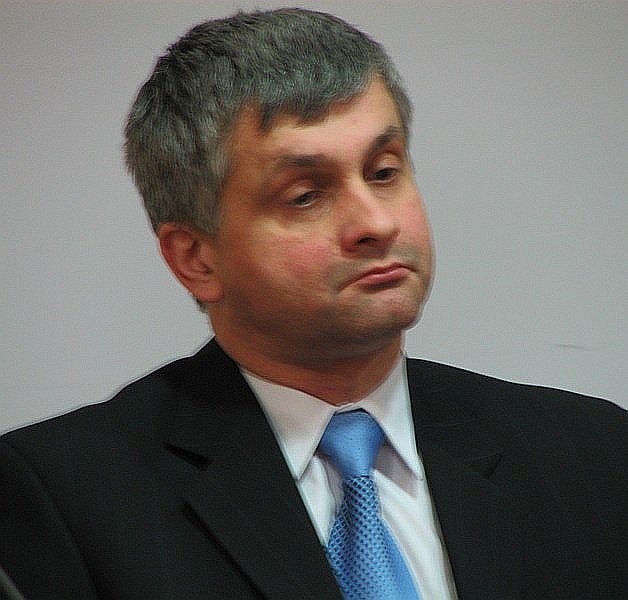 Wojewoda Bohdan Padszkowsi na konferencji dotyczącej wydania zgody na budowę obwodnicy Augustowa
