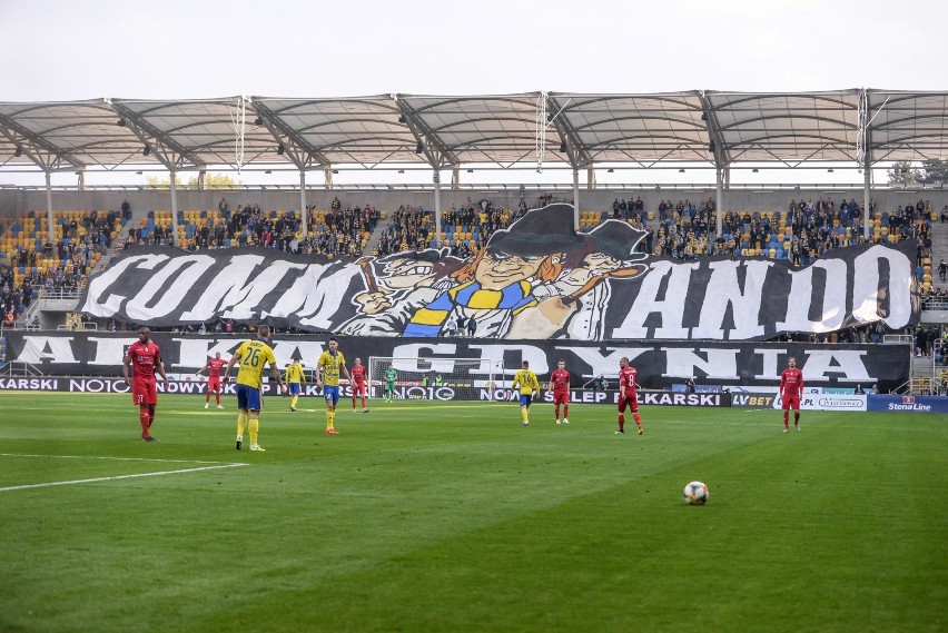 13. Stadion GOSiR w Gdyni (Arka Gdynia) - ocena 3,00...