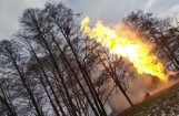 Łódzkie: Pożar gazociągu! ZDJĘCIA, WIDEO. Są osoby poparzone! Słup ognia na ponad 10 metrów