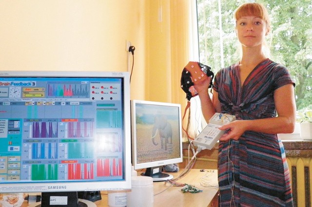 Metoda EEG Biofeedback od 2006 r. jest stosowana w terapii dzieci niepełnosprawnych w Zespole Szkół Specjalnych w Łomży. Terapeuta Lucyna Antecka uważa, że sprawdzi się też przy uzależnieniach.