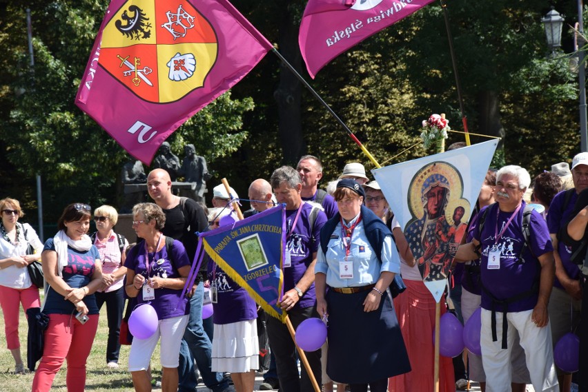 Pielgrzymka Legnicka dotarła na Jasną Górę ZDJĘCIA