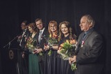 Aktorzy Teatru Zagłębia nagrodzeni orderami prezydenta RP. Na uroczystej gali przed premierą farsy „Kto puka?” rozdano honorowe odznaczenia
