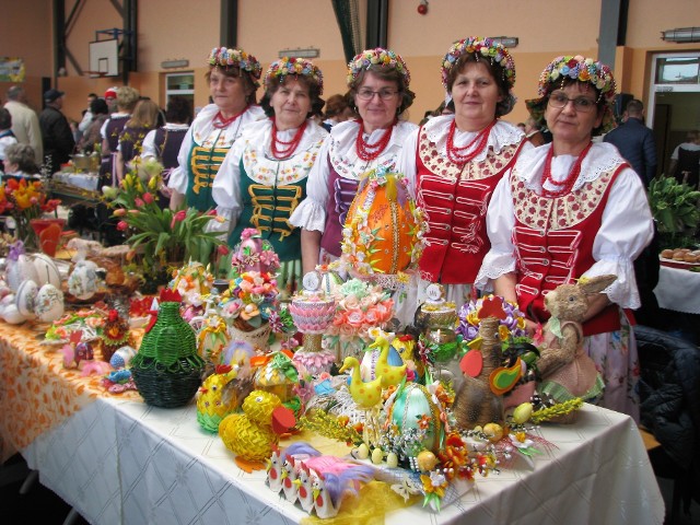 Koło Związku Śląskich Kobiet Wiejskich z Przewozu zaprezentowało nie tylko smakowite potrawy, ale i piękne ozdoby.