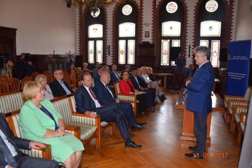 Umowa na węzeł przesiadkowy w Lęborku podpisana [ZDJĘCIA] 