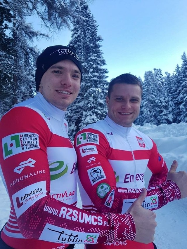 Grzegorz Kossakowski (z prawej) oraz kolega z bobslejowej czwórki Mateusz Luty podczas startu w Pucharze Świata w Sankt Moritz.