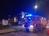 Pożar hali magazynowej na ulicy Tartacznej w Radomiu. Z ogniem walczyło trzynaście zastępów