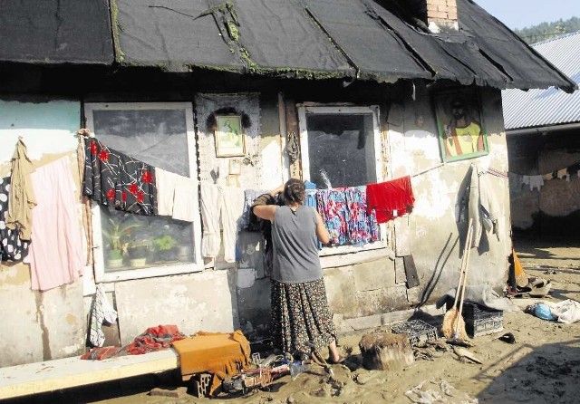 Powstanie osady romskiej w Maszkowicach datuje się na koniec lat 40. XX wieku. Zameldowanych jest w niej 206 osób, ale zamieszkuje ją około 280 Romów. Gnieżdżą się po kilkanaście osób w chacie