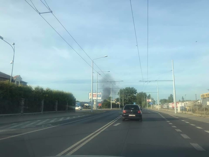 Pożar przy ul. Firlejowskiej w Lublinie. Kłęby dymu widać z daleka. Zobacz zdjęcia
