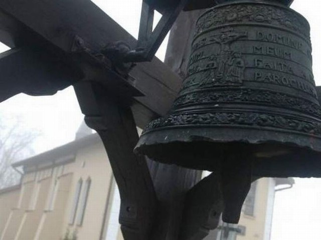 W styczniu 2013 roku z drewnianej dzwonnicy przy kościółku w Sartowicach koło Świecia zginęły dwa zabytkowe dzwony