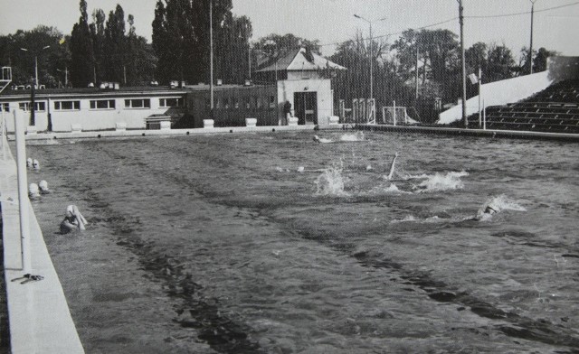 Stilonowski basen w latach 80. tętnił życiem i był otwarty przez cały rok