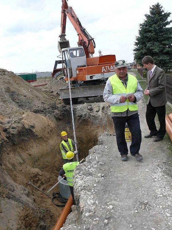 Budowa sieci kanalizacyjnej w Sędziszowie jest już bardzo zaawansowana.