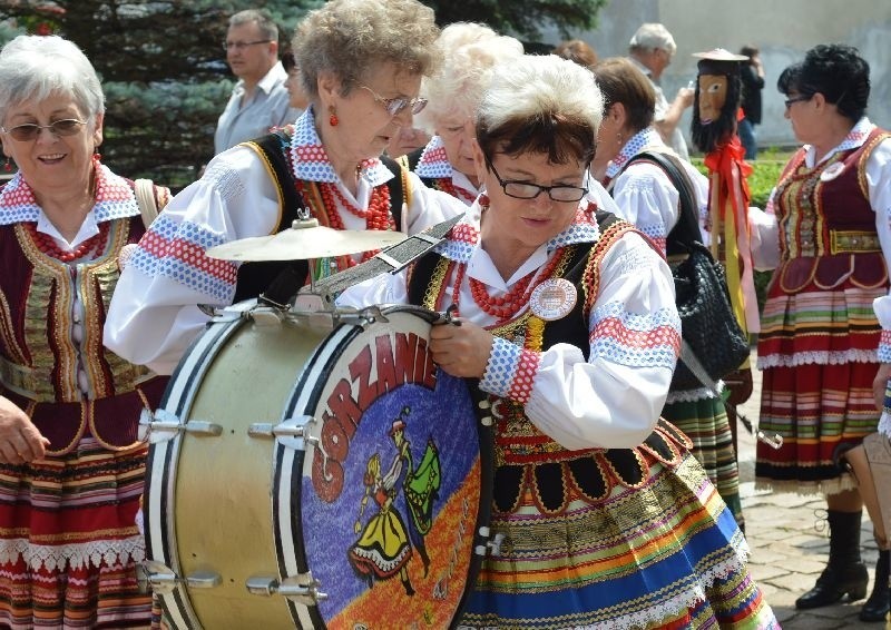 23. Festiwal Ziemia i Pieśń 2015: rozśpiewany korowód na ulicach Szprotawy (wideo, zdjęcia) 