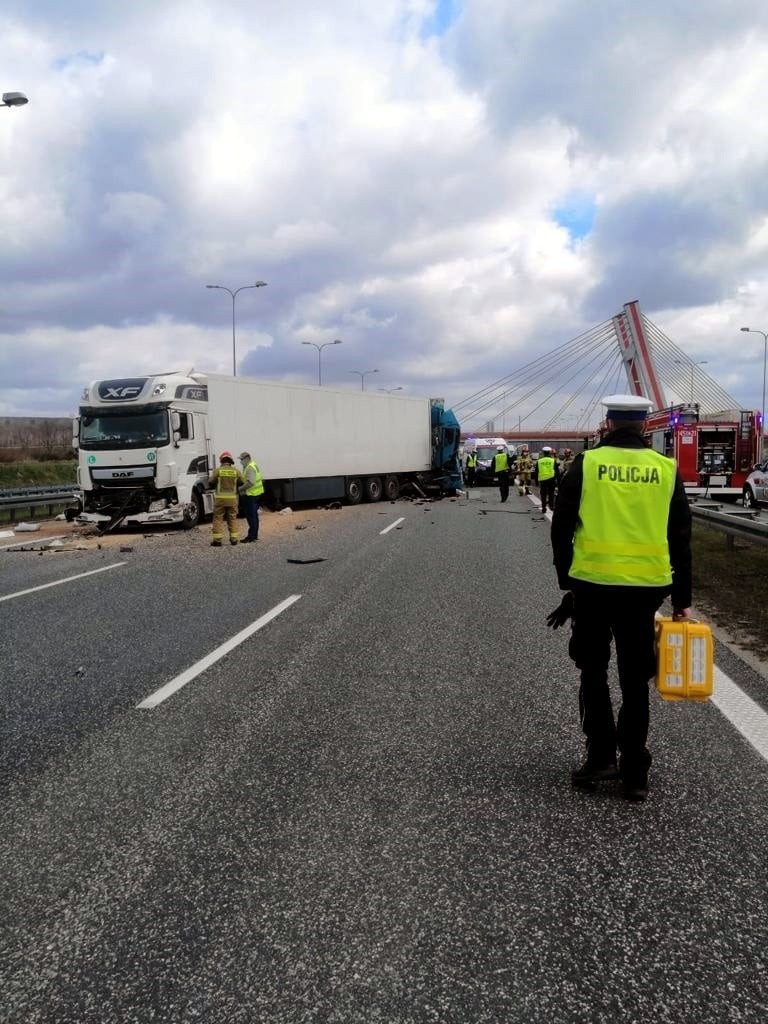 Wypadek na autostradzie A4 w Gliwicach. Droga w kierunku...