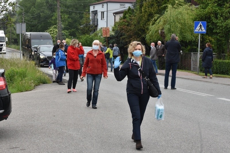 Tak wyglądał poniedziałkowy (8 czerwca) protest mieszkańców...