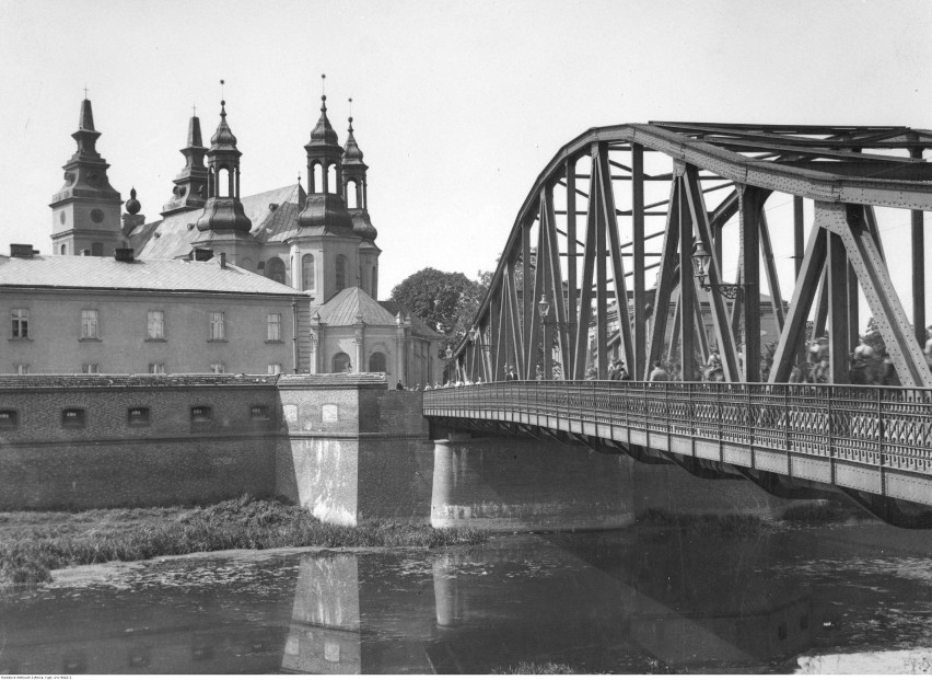 Ostrów Tumski - 1934 rok.

Przejdź do kolejnego zdjęcia --->