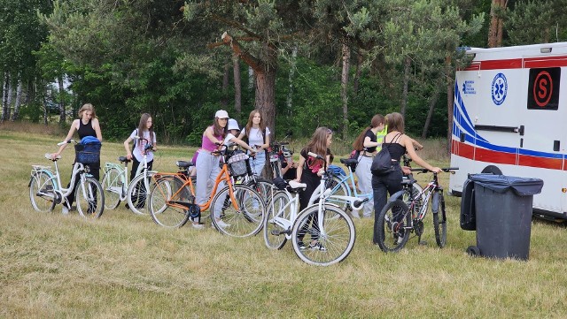 Metą dla rowerzystów była polana przy zaporze Zbiornika Wodnego w Domaniowie.