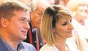 Przewodniczący  Sejmiku Arkadiusz Bąk z żoną Justyną.