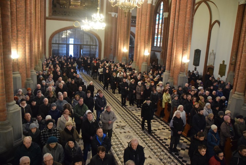 W kościołach odprawiona została liturgia Męki Pańskiej