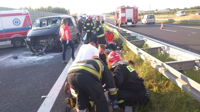 Rannymi w wypadku w Kolonii Promna zajęli się ratownicy medyczni i strażacy. 
