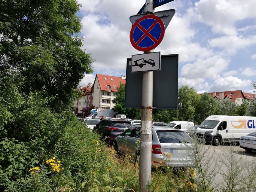 Jak parkują kierowcy w okolicach wrocławskiego stadionu