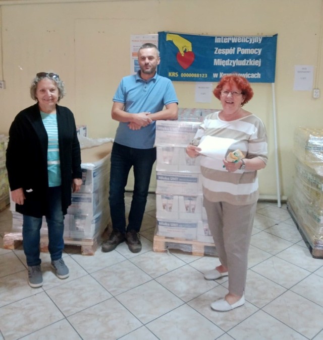 Interwencyjny Zespół Pomocy Międzyludzkiej w Krzeszowicach od lat sprowadza żywość i robi paczki dla ubogich i samotnych mieszkańców