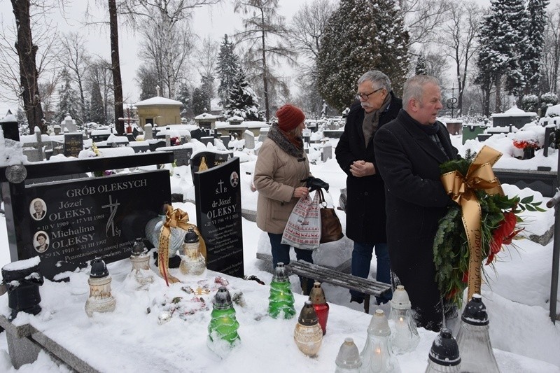 Nowy Sącz. Pamiętali o czwartej rocznicy śmierci premiera Józefa Oleksego [ZDJĘCIA]