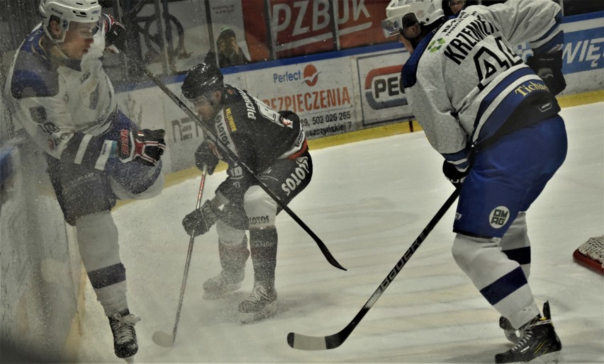 Re-Plast Unia Oświęcim po drugiej wygranej nad Lotosem Gdańsk jest w połowie drogi ćwierćfinału hokejowego play-off