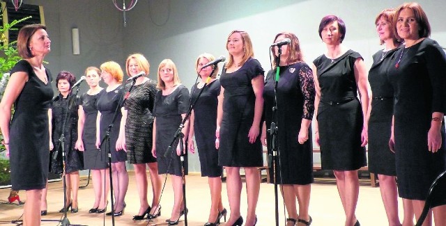 Suchedniowski zespół Sonatina pod dyrekcją Urszuli Piasta-Kuszewskiej w sobotę wystąpił w Suchedniowie, w niedzielę w Skarżysku zdobył nominację do wojewódzkiego konkursu kolęd.
