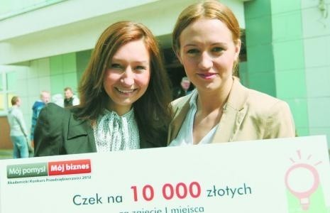 Ubiegłoroczne laureatki konkursu: Ewelina Ambrożej (z lewej) i Beata Białek. Zaraz po wręczeniu nagród mówiły: założymy własną firmę.