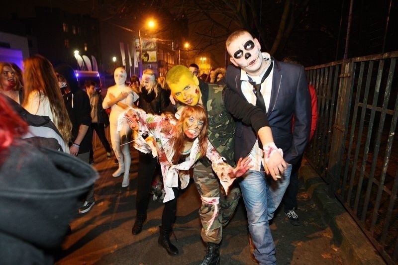 Upiory przeszły ulicami Szczecina w pierwszym Zombie Walk. To był 2014 rok! 