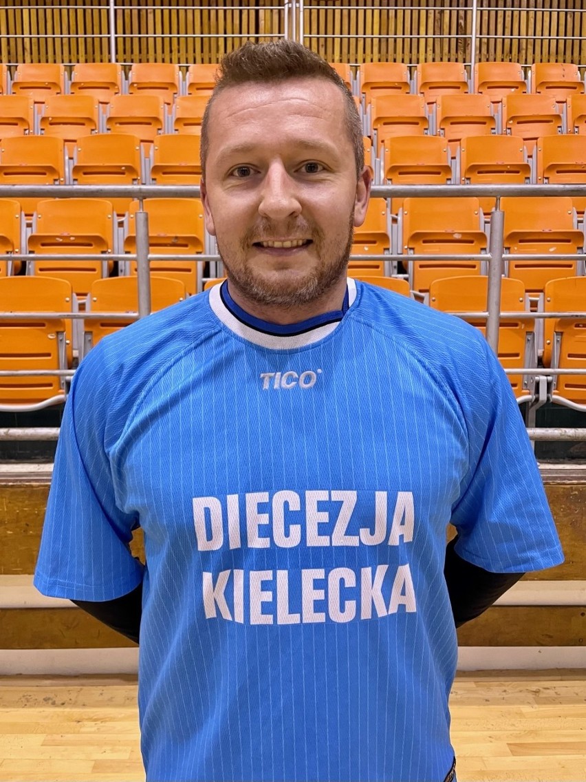 Księża z Diecezji Kieleckiej zostali wicemistrzem Polski w halowej piłce nożnej. W zaciętym finale przegrali z Zamościem 2:3. Zobacz zdjęcia
