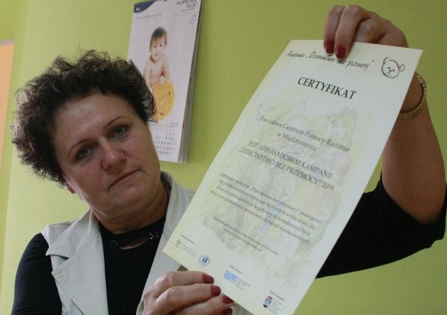 - Ten certyfikat to dowód uznania za naszą pracę na rzecz dzieci, które są ofiarami przemocy domowej - mówi Maria Górna-Bobrowska, dyrektor Powiatowego Centrum Pomocy Rodzinie w Międzyrzeczu.