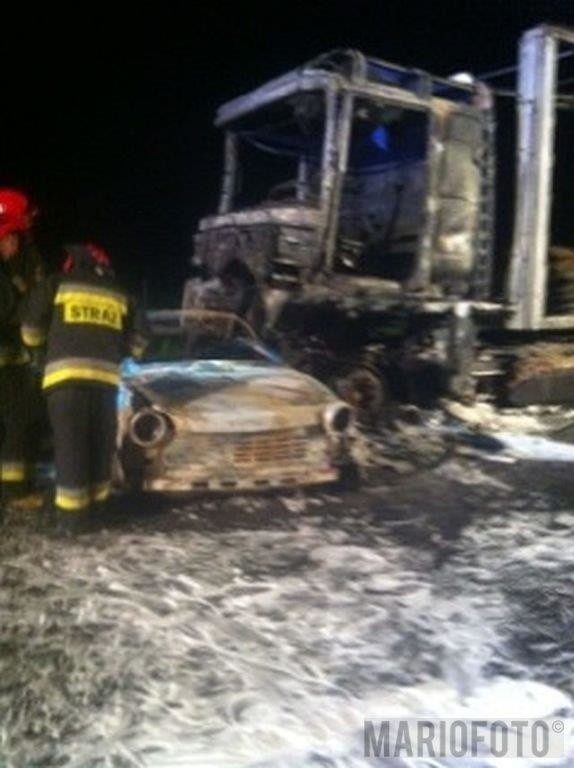 Ciężarówka najechała na tył osobowego trabanta. Doszło do pożaru obu pojazdów. Wypadek miał miejsce w nocy na 239. kilometrze autostrady A4.