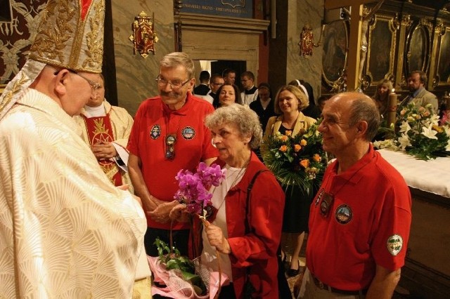 Wśród wiernych, którzy złożyli jubilatowi osobiste życzenia, byli także przewodnicy świętokrzyscy.