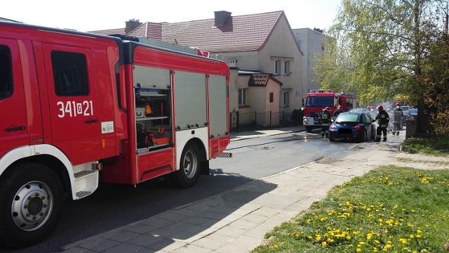 Na rogu ul. Lelewela i Lipowej zapalił się samochód marki Volkswagen Garbus.