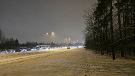 Trudne warunki na drogach w Podlaskiem po opadach śniegu