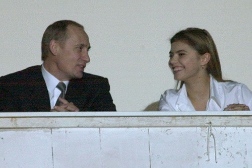 Alina Kabajewa jest domniemaną kochanką Władimira Putina. Zmarła lekarka, która miała opiekować się porodem jej (a najprawdopodobniej ich) dzieci.