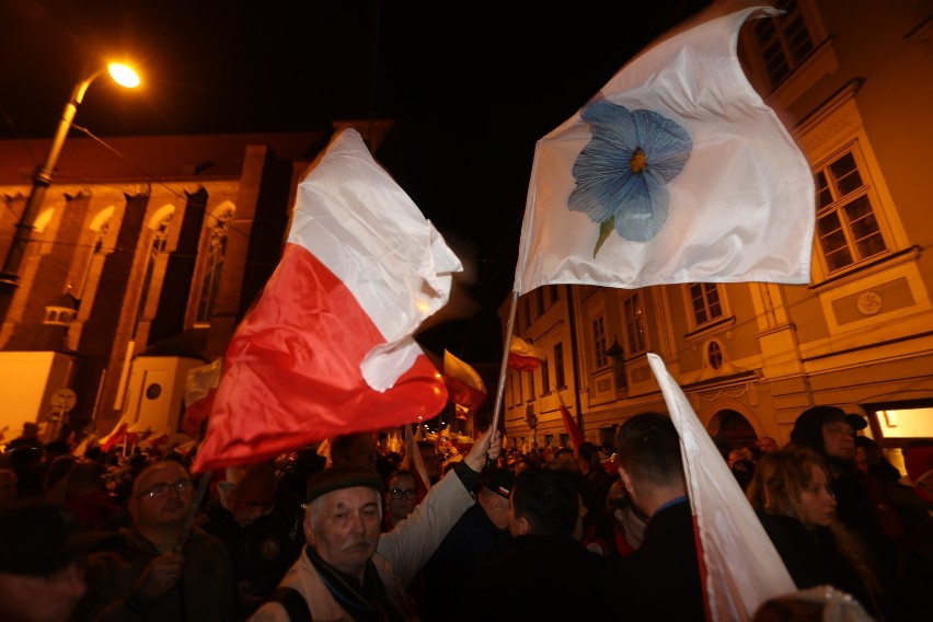 Marsz Polaków we Wrocławiu Wyruszył po godz. 16 z placu...