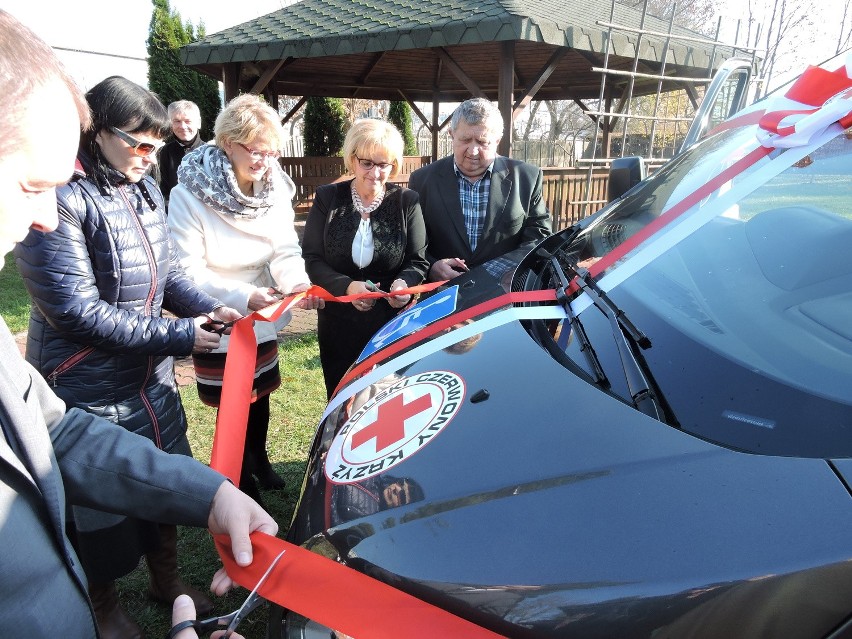 PCK w Ostrołęce z nowym samochodem. Pierwszy taki w historii (zdjęcia)