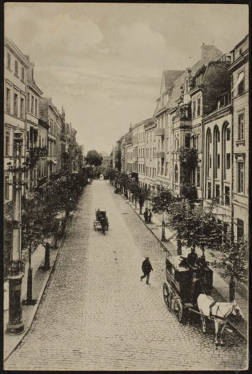 Tak na początku XX wieku wyglądała ulica Mostowa, gdzie...