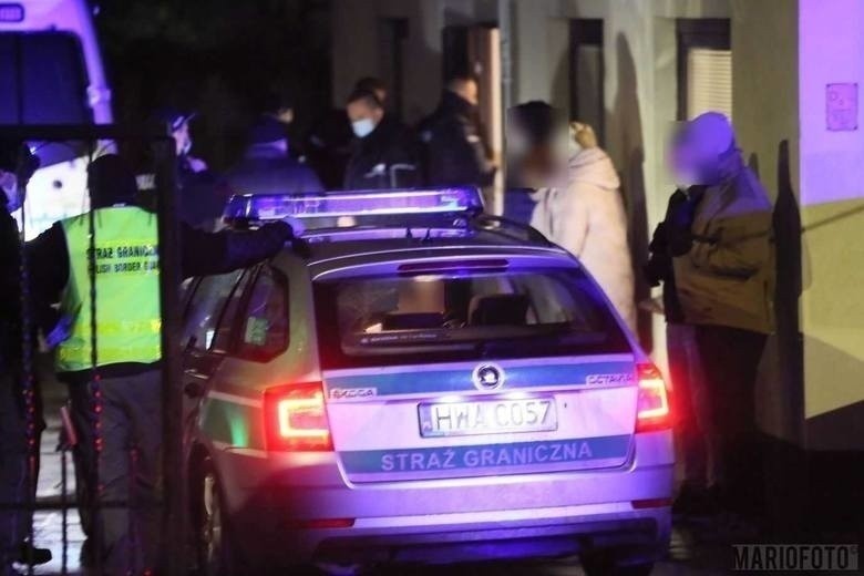 Podejrzanych o zbrodnię na ul . Dubois policjanci z Opola...