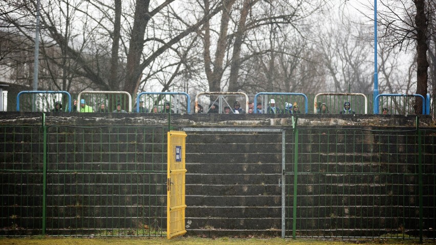 Hutnik Kraków - Radunia Stężyca. Mecz rozegrany przy pustych...