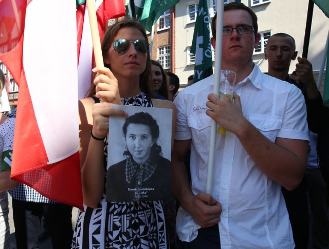 Pogrzeb "Inki" i "Zagończyka" w Gdańsku. Działacze KOD twierdzą, że zostali poturbowani: Stanowczo protestujemy przeciwko fali nienawiści
