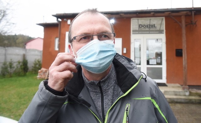 Zielona Góra. Bogusław Początek zaszczepił się w Doszel Centrum Medyczne w Zielonej Górze Zawadzie, które działa przy ul. Szkolnej 22. Mieszkaniec ma nadzieję, że po szczepieniu będzie się dobrze czuć.