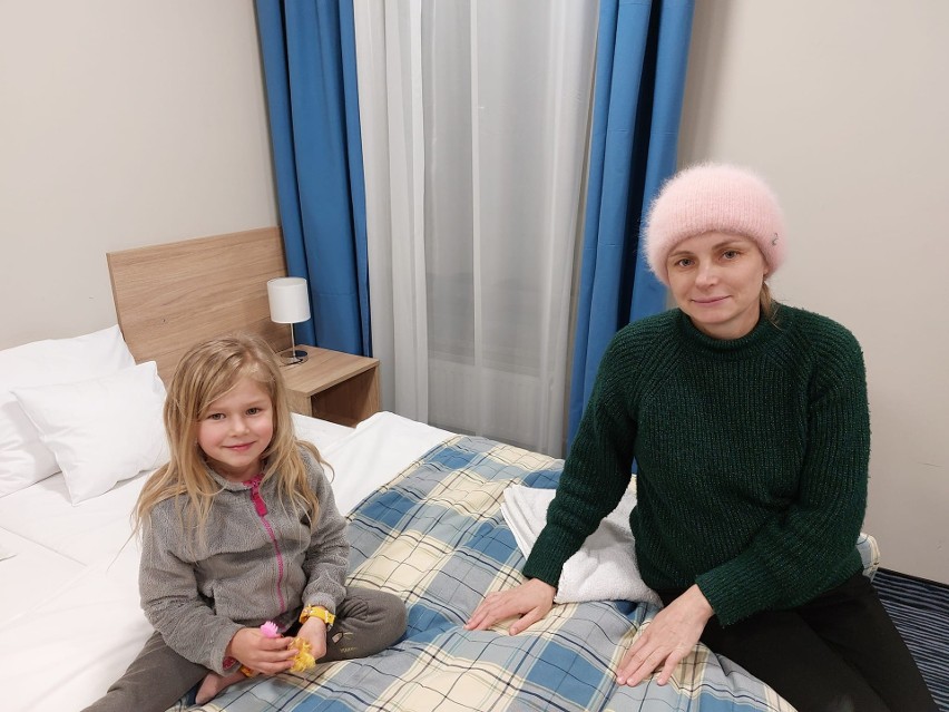 Rodziny z Ukrainy znalazły schronienie w hostelu w Morawicy. Najmłodsze z dzieci ma zaledwie 2 miesiące